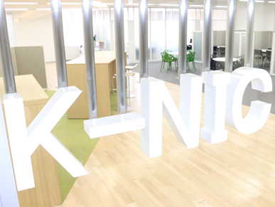 K-NICの入口イメージ（準備中の施設写真）を表した図