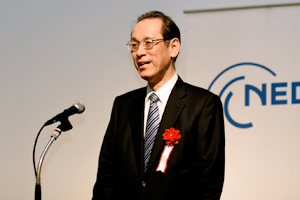 Photo of NEDO Executive Director Kiyoshi Imai delivering organizer remarks