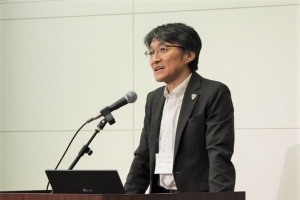 閉会挨拶するNEDO西村理事の写真