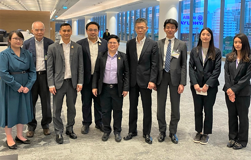 面談を行ったNEDO及びNIAメンバーの写真（右から4人目：NEDO弓取理事、左から5人目：グリッパカ長官）