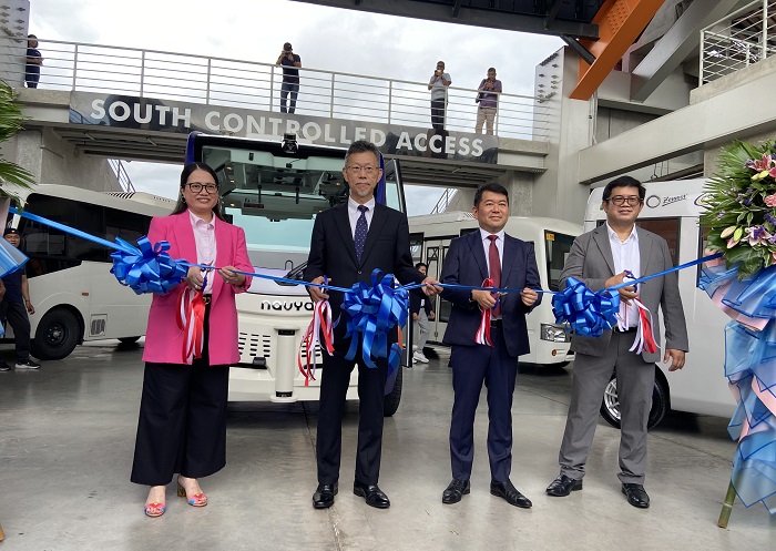 Fig.2 Photo of the delegates of respective organizations participated in the ribbon-cutting event at the opening ceremony