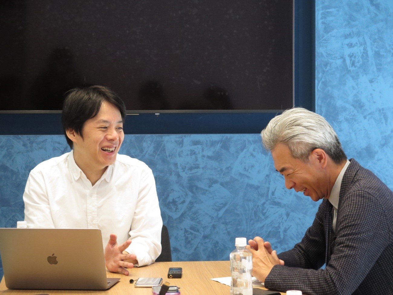 曽我部氏と吉田氏対談の様子の画像