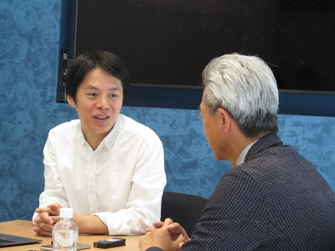 曽我部氏と吉田氏対談の様子の画像