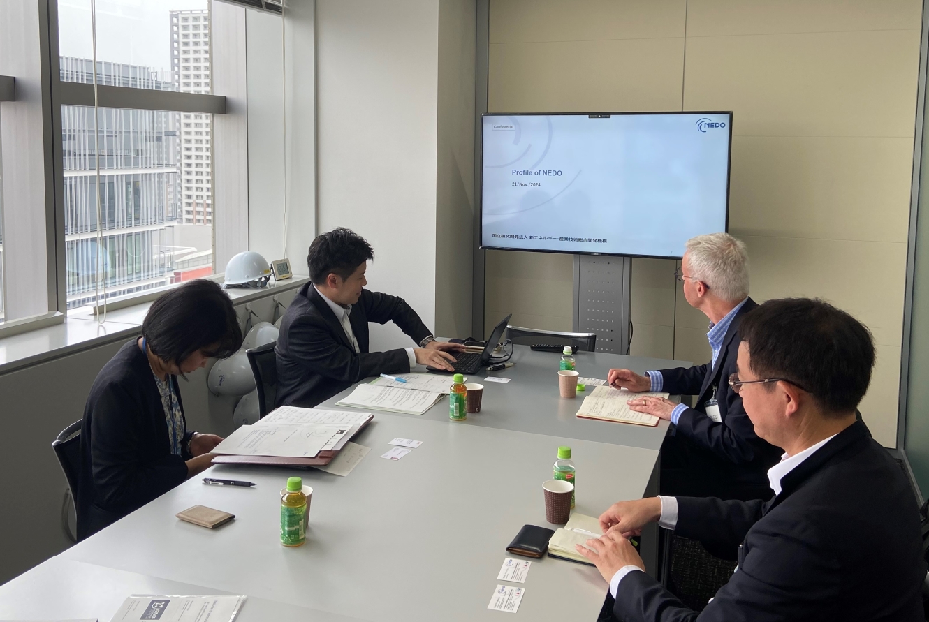 Photo of the exchange of views meeting.