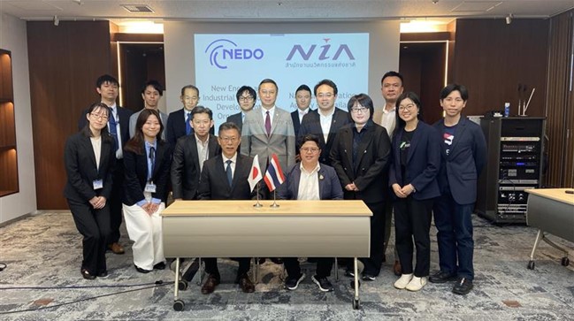 Group photo of meeting participants from NEDO, NIA, and NXPO