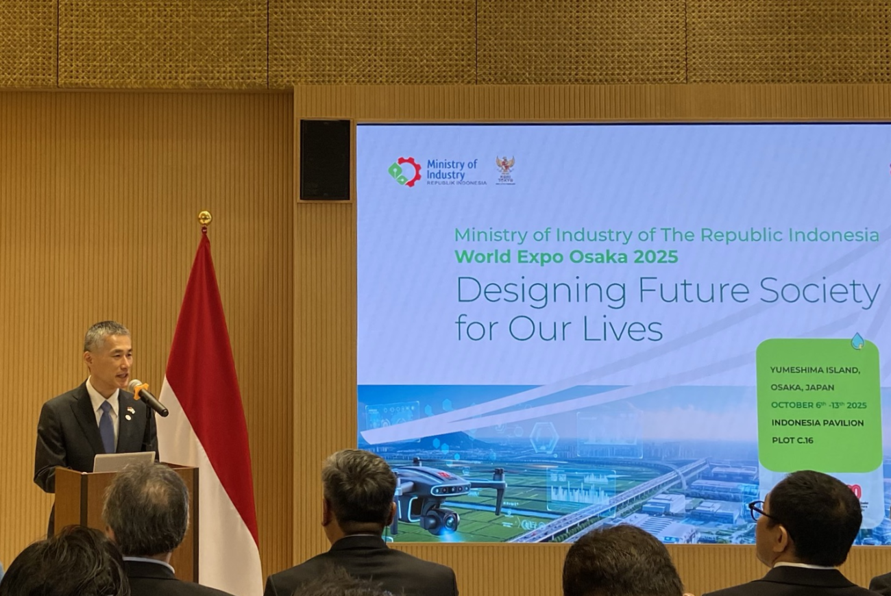 Photo of Mr. Yokoshima, President of NEDO, delivering a keynote speech at the Indonesia Business Forum.