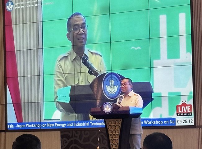 Photo of His Excellency Brian Yuliarto, Minister of Higher Education, Science and Technology delivering the opening remarks