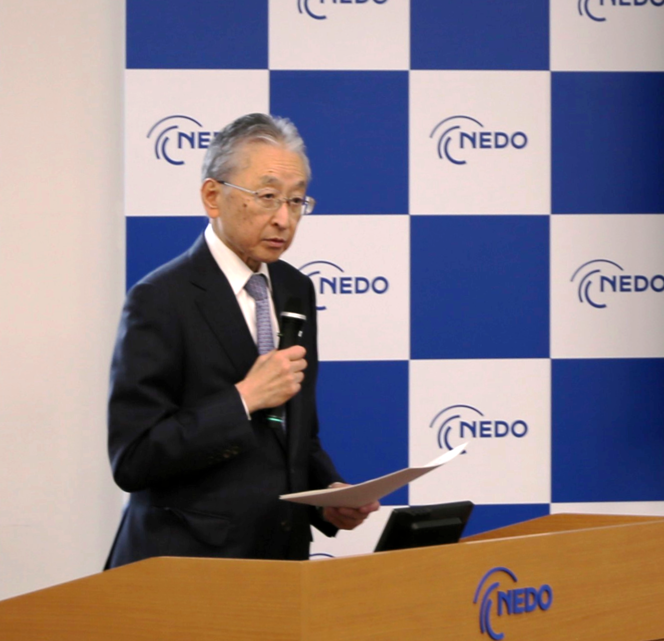 Photo of Mr. SAITO, Chairman of NEDO, presenting “The Evolution of Project Management at NEDO”