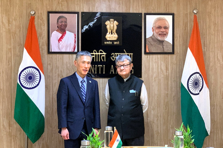 Photo of Mr. Suman Bery, Vice Chairperson of NITI Aayog, and Mr. YOKOSHIMA Naohiko, President of NEDO