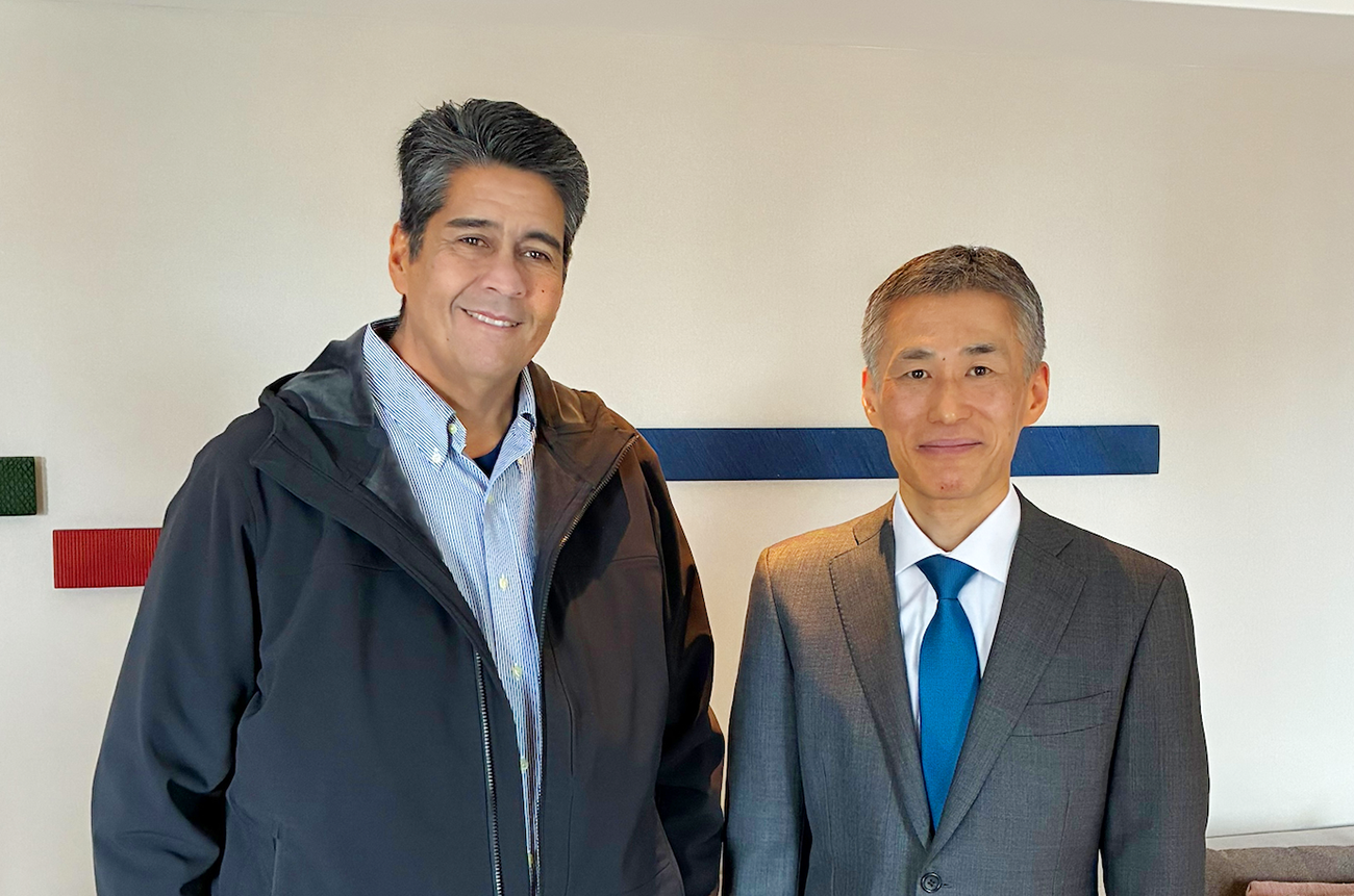 Photo of His Excellency Mr. Surangel S. Whipps Jr., President of the Republic of Palau, and Mr. YOKOSHIMA Naohiko, President of NEDO